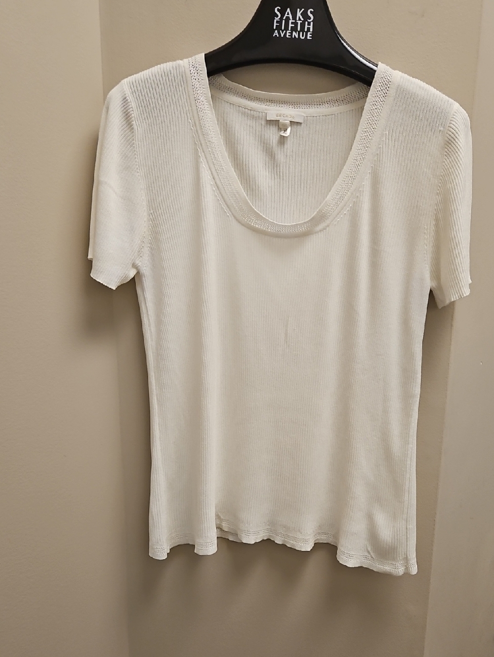 Escada Soft White Ribbed Scoop Neck Short Sleeve Tee
